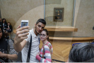 FEATURE - Selfies überall auf der Welt