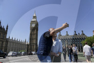 FEATURE - Selfies überall auf der Welt