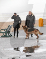 PEOPLE - David Gilmour macht einen Strandspaziergang