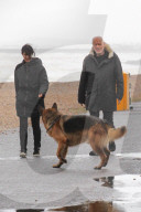 PEOPLE - David Gilmour macht einen Strandspaziergang