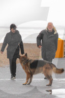 PEOPLE - David Gilmour macht einen Strandspaziergang