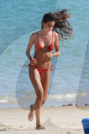 EXKLUSIV - Izabel Goulart zeigt ihr 'Sixpack'am Beach von Trancoso 