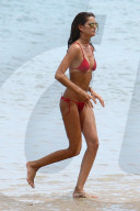 EXKLUSIV - Izabel Goulart zeigt ihr 'Sixpack'am Beach von Trancoso 