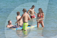 EXKLUSIV - Izabel Goulart zeigt ihr 'Sixpack'am Beach von Trancoso 