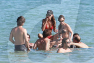 EXKLUSIV - Izabel Goulart zeigt ihr 'Sixpack'am Beach von Trancoso 