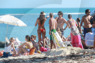 EXKLUSIV - Izabel Goulart zeigt ihr 'Sixpack'am Beach von Trancoso 