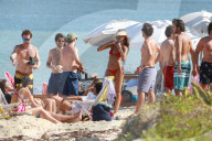 EXKLUSIV - Izabel Goulart zeigt ihr 'Sixpack'am Beach von Trancoso 