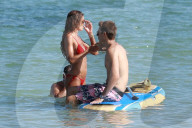 EXKLUSIV - Izabel Goulart zeigt ihr 'Sixpack'am Beach von Trancoso 