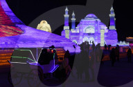 FEATURE - Eisskulpturen in China