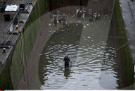 FEATURE - Was alles im Kanal Saint-Martin liegt