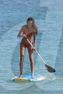 EXKLUSIV - Izabel Goulart zeigt ihr 'Sixpack'am Beach von Trancoso 