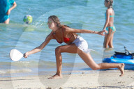 EXKLUSIV - Izabel Goulart zeigt ihr 'Sixpack'am Beach von Trancoso 