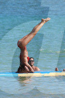 EXKLUSIV - Izabel Goulart zeigt ihr 'Sixpack'am Beach von Trancoso 