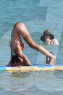 EXKLUSIV - Izabel Goulart zeigt ihr 'Sixpack'am Beach von Trancoso 
