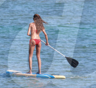 EXKLUSIV - Izabel Goulart zeigt ihr 'Sixpack'am Beach von Trancoso 