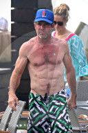 EXKLUSIV - Gut trainiert mit 61: Dennis Quaid zeigt seinen Beach-Body