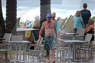 EXKLUSIV - Gut trainiert mit 61: Dennis Quaid zeigt seinen Beach-Body