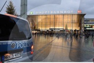 NEWS - Köln: Polizei vor dem Bahnhof