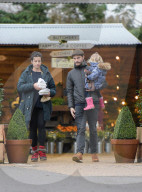 PEOPLE - Jamie Dornan und Frau Amelia mit den Kids in London unterwegs