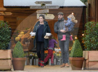 PEOPLE - Jamie Dornan und Frau Amelia mit den Kids in London unterwegs
