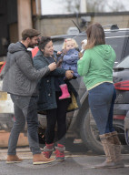 PEOPLE - Jamie Dornan und Frau Amelia mit den Kids in London unterwegs