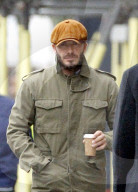 PEOPLE - Miese Laune? David Beckham mit dem Kaffee in Notting Hill unterwegs
