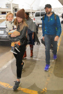PEOPLE - Olivia Wilde und Jason Sudeikis landen mit Klein Otis in Los Angeles