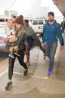 PEOPLE - Olivia Wilde und Jason Sudeikis landen mit Klein Otis in Los Angeles