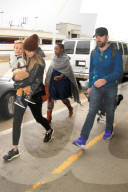 PEOPLE - Olivia Wilde und Jason Sudeikis landen mit Klein Otis in Los Angeles