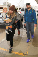 PEOPLE - Olivia Wilde und Jason Sudeikis landen mit Klein Otis in Los Angeles