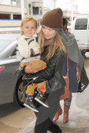 PEOPLE - Olivia Wilde und Jason Sudeikis landen mit Klein Otis in Los Angeles