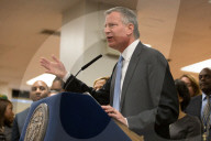 NEWS - New York: Mayor de Blasio verkündet den Mindestlohn von 15$