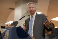 NEWS - New York: Mayor de Blasio verkündet den Mindestlohn von 15$