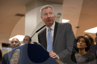 NEWS - New York: Mayor de Blasio verkündet den Mindestlohn von 15$