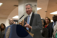 NEWS - New York: Mayor de Blasio verkündet den Mindestlohn von 15$