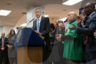 NEWS - New York: Mayor de Blasio verkündet den Mindestlohn von 15$