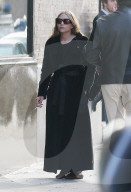 PEOPLE - Ashley Olsen rauchend unterwegs