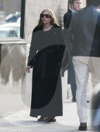 PEOPLE - Ashley Olsen rauchend unterwegs