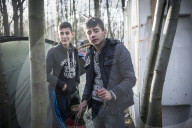 NEWS - Schlamm im Flüchtlingslager von Dunkerque