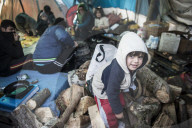 NEWS - Schlamm im Flüchtlingslager von Dunkerque