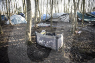 NEWS - Schlamm im Flüchtlingslager von Dunkerque
