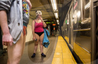 FEATURE - Pendler zelebrieren den welteweiten "Ohne Hosen"-Tag in der U-Bahn