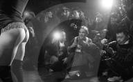 FEATURE - Pendler zelebrieren den welteweiten "Ohne Hosen"-Tag in der U-Bahn