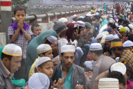 NEWS - Bangladesh: Muslime feiern Akheri Munajat