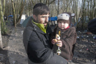 NEWS - Schlamm und Kälte im französischen Flüchtlingslager