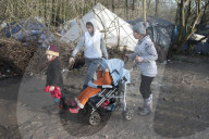 NEWS - Schlamm und Kälte im französischen Flüchtlingslager
