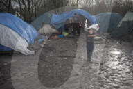 NEWS - Schlamm und Kälte im französischen Flüchtlingslager