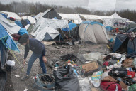 NEWS - Schlamm und Kälte im französischen Flüchtlingslager