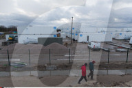 NEWS - Calais: Beheizte Container für die Flüchtlinge