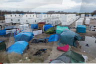 NEWS - Calais: Beheizte Container für die Flüchtlinge
